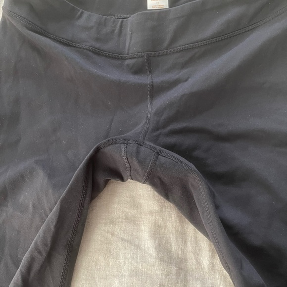 Lucy Lotus Collection black capri yoga pants - Picture 4 of 8